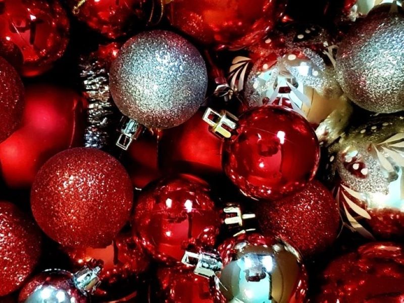 Shopping Guide: Find the Right Artificial Christmas Tree and Accessories for Your Home