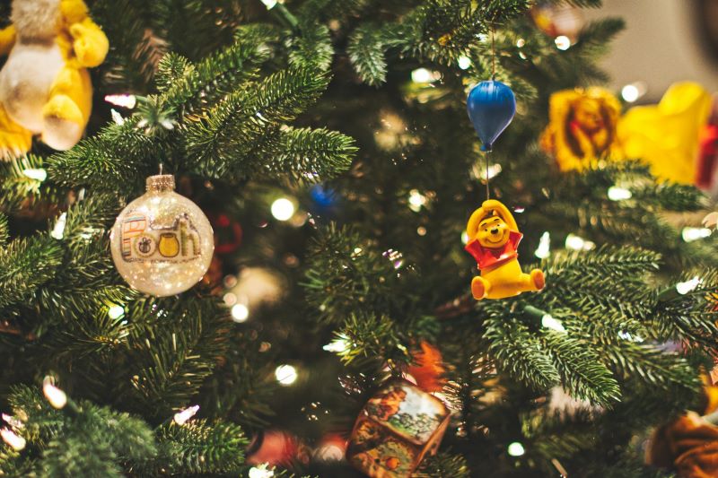 Everything You Need to Know About Artificial Pre-lit Christmas Trees: From Glass Ornaments to Merry Carols